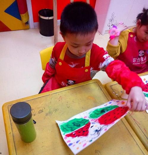 吃瓜画作品欣赏,一幅吃瓜画中的夏日风情