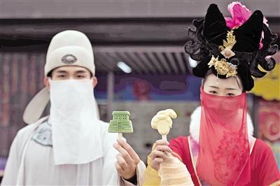 唐仕女吃瓜图图文,品味瓜果间的古典风情